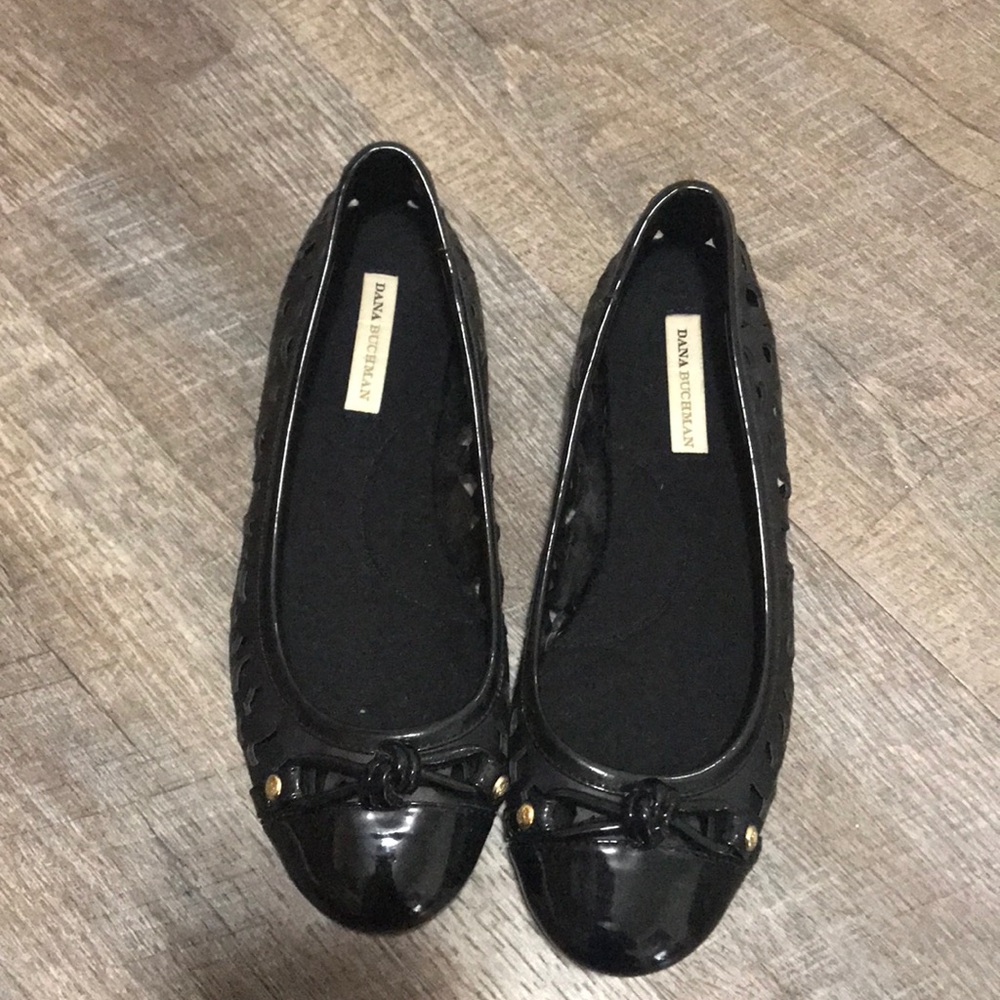 Dana Buchman black dress flats